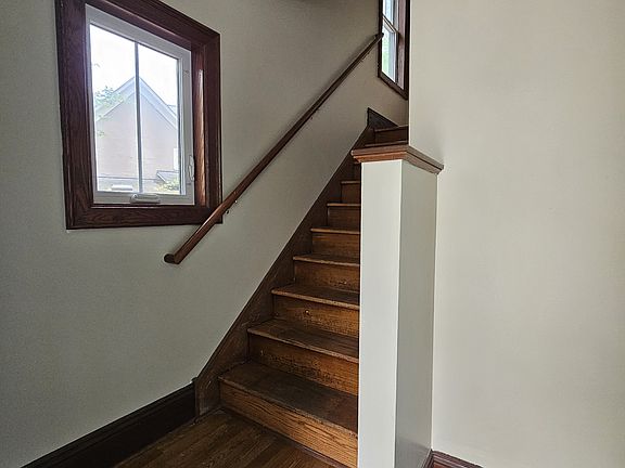 4th image of 99 Hawthorne Ave