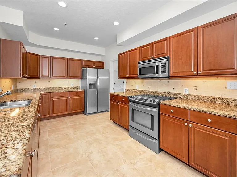 606 Wells Ct #202 — Photo 4