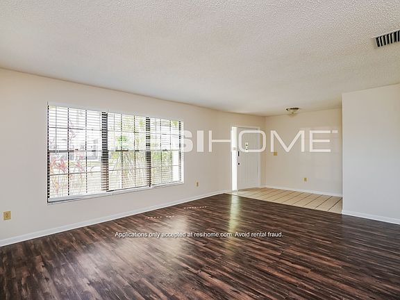 4th image of 619 SE 19th Ter