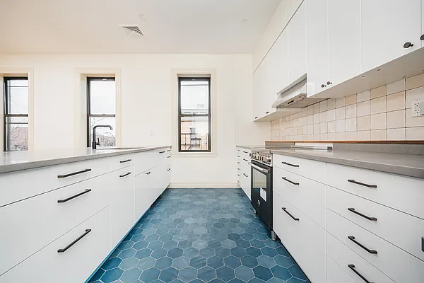 Rented by Compass | media 18