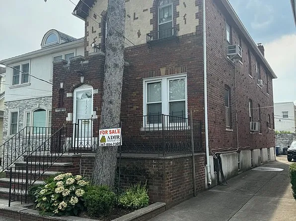 1572 E 28th St, Brooklyn, NY 11229