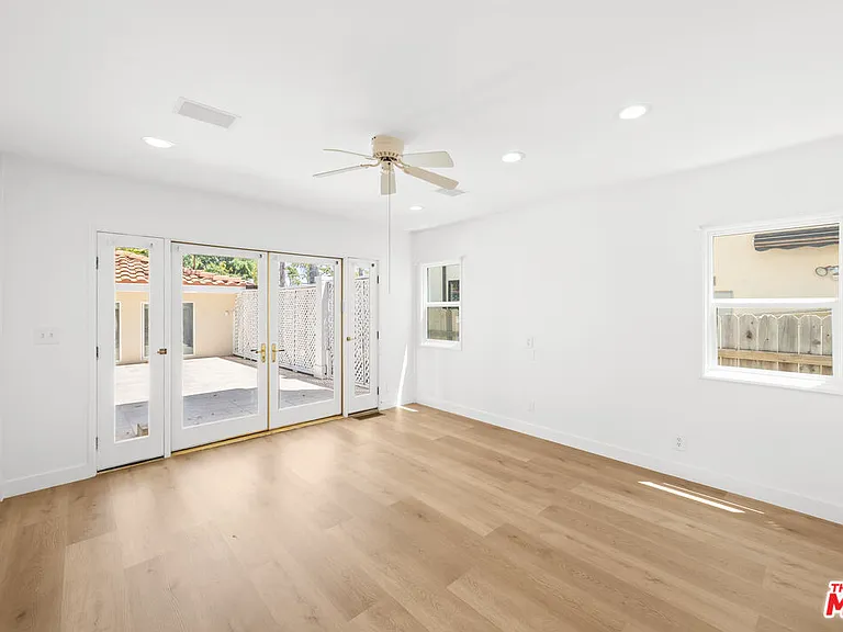244 S Almont Dr — Photo 20