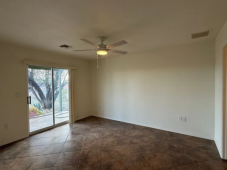 1331 Wapati Dr — Photo 3