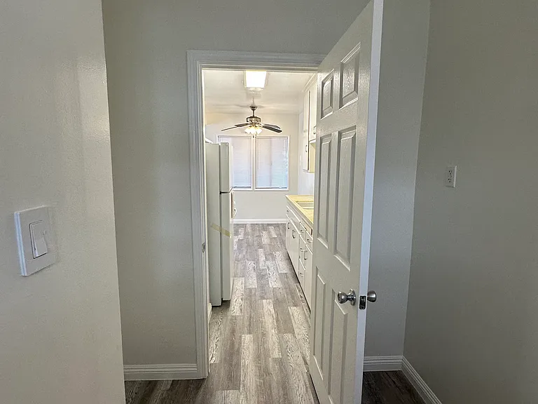 5821 Whitnall Hwy — Photo 10