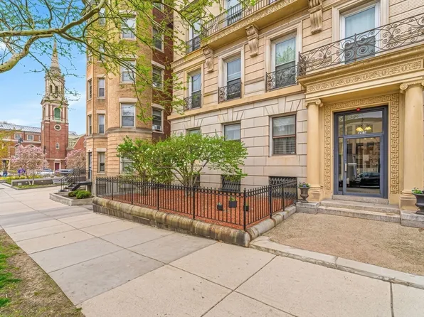 465 Park Dr APT 2, Boston, MA 02215