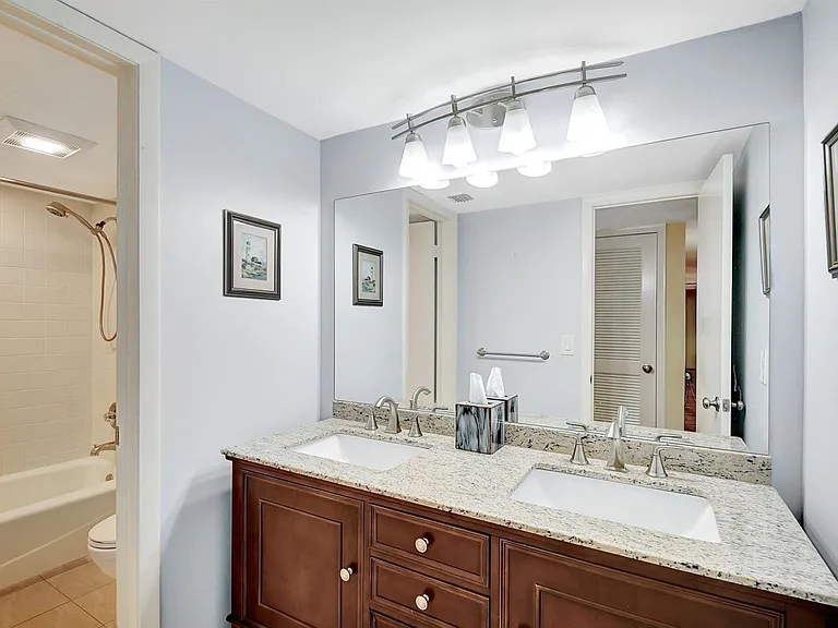 318 Oak Harbour Dr #318 — Photo 21