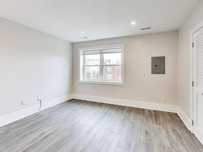 924 19th St NE — Photo 20