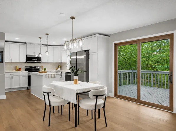 11004 Oak Knoll Ter N, Minnetonka, MN 55305