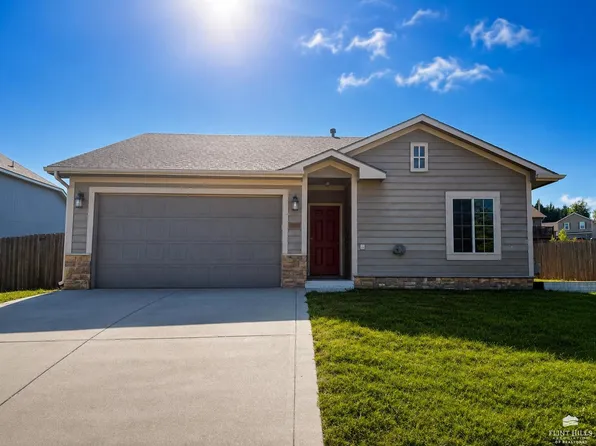916 Dakota Ln, Junction City, KS 66441
