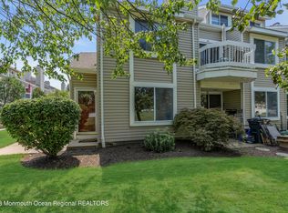 56 Farnham Sq, Parlin, NJ 08859