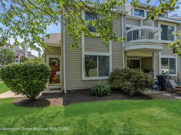 56 Farnham Square, Parlin, NJ 08859
