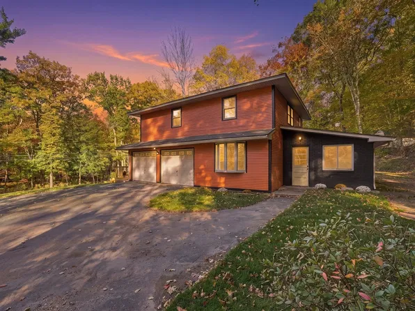 1273 General Knox Rd, Russell, MA 01071