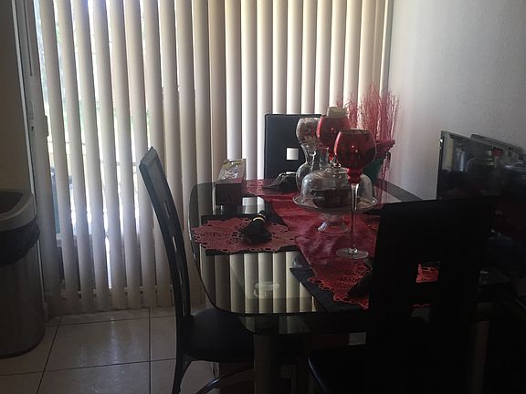 4711 DINING ROOM