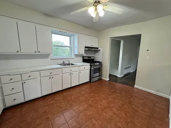 150-47 Grand Central Parkway image 7 of 18