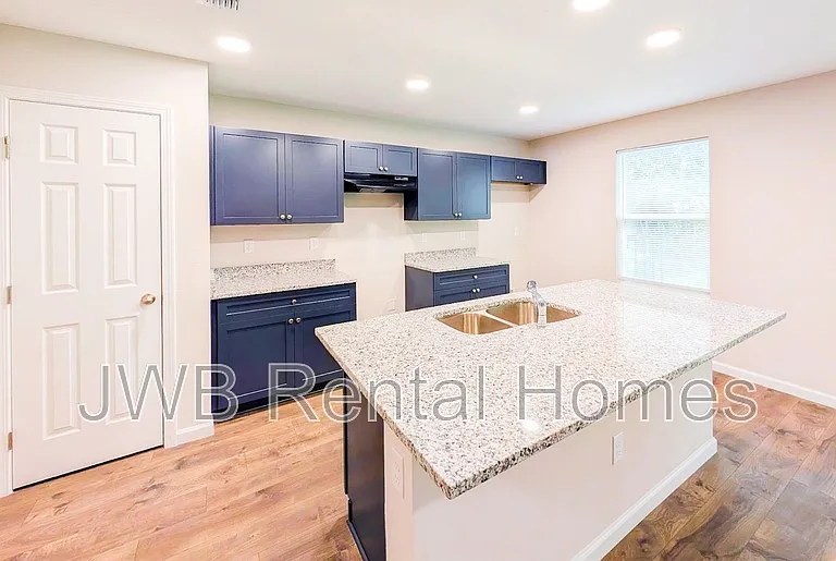 2021 Buckman St — Photo 2