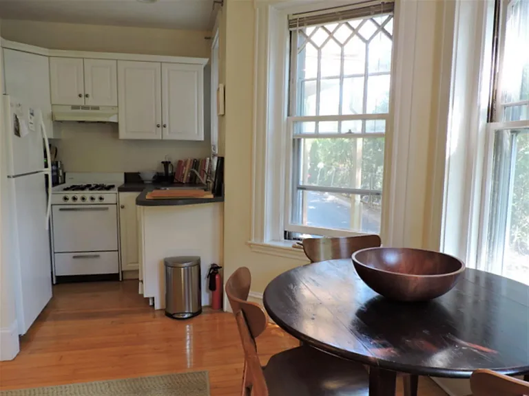 331 Harvard St #8 — Photo 4