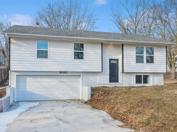 9080 Oakwood Dr, Norwalk, IA 50211
