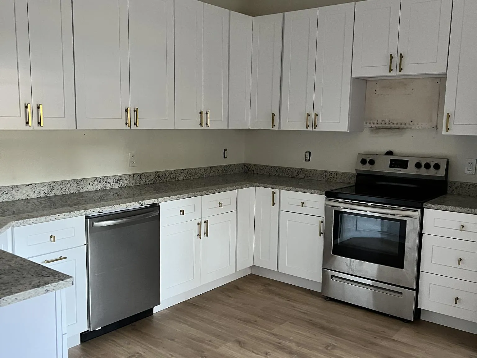 7122 Regina Way — Photo 3
