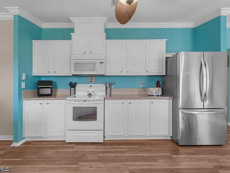 701 Coral Dr — Photo 28