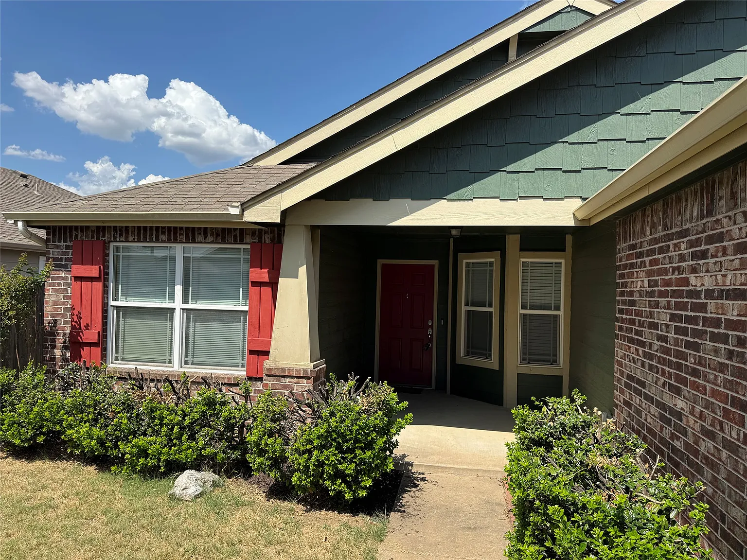 3 bed, 2.0 bath, 1448 sqft, $1,700 — Photo 2