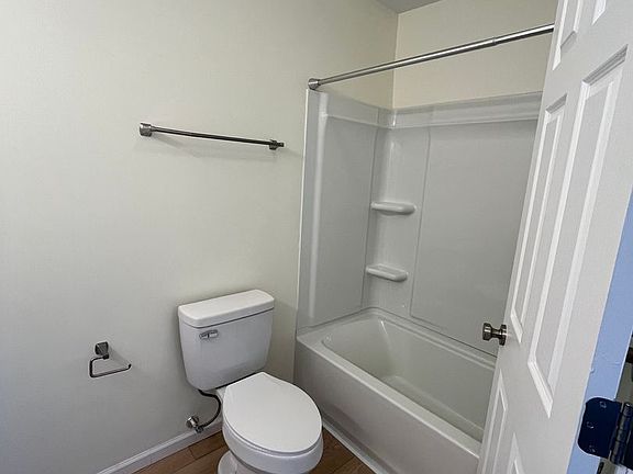 5th image of 314 W Riley Dr #1G