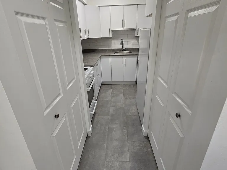 1033 4th Ave — Photo 32
