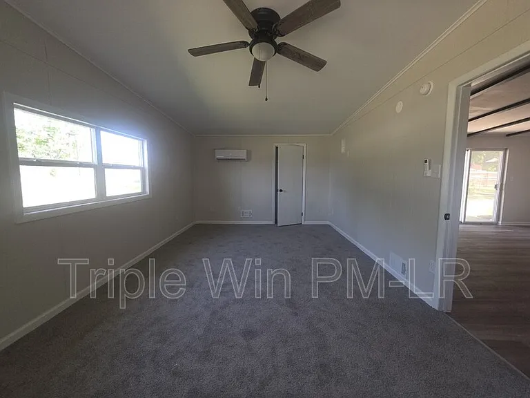 1516 Gregory St — Photo 6