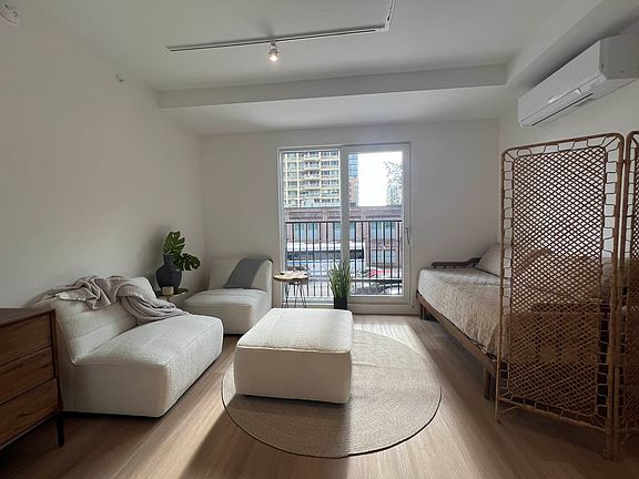 3rd image of 888 Franklin Ave #4