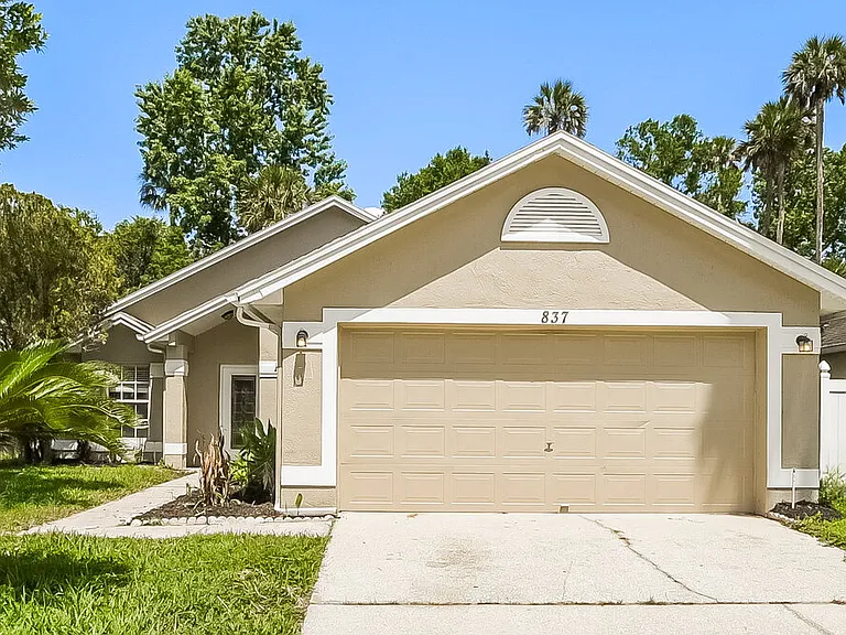 837 Shell Ln — Photo 1