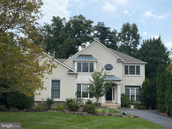 902 Leona Ln, Herndon, VA 20170