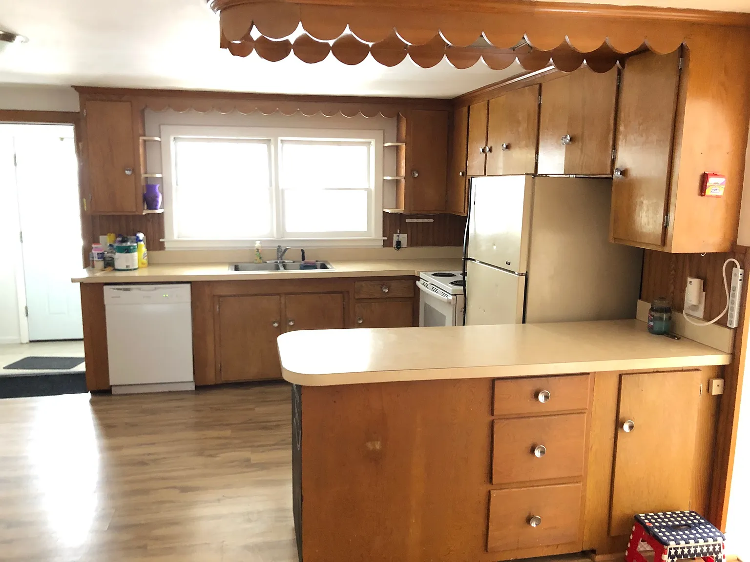 3 bed, 1000 sqft, $2,300 — Photo 2
