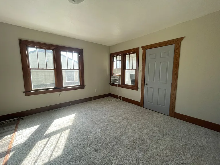 908 E Anson St — Photo 2