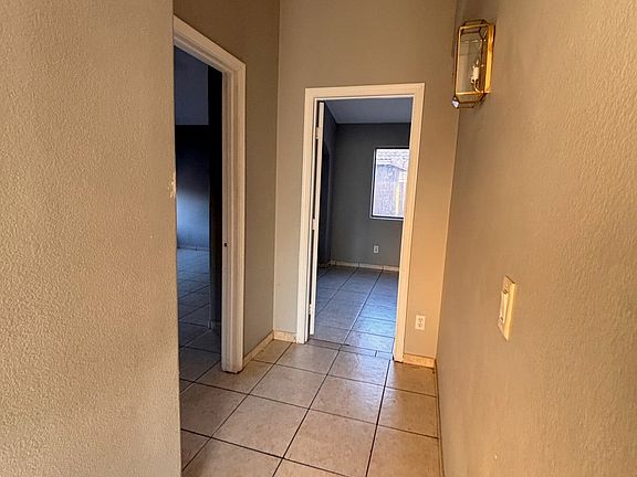 4th image of 2238 W Saint Catherine Ave