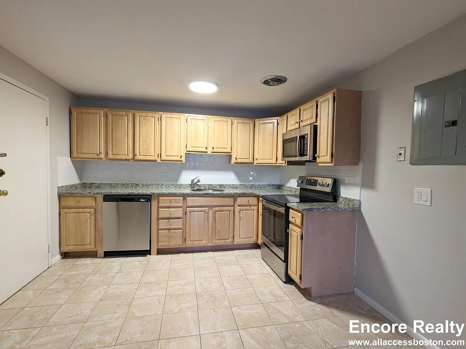 2 bed, 9999 sqft, $3,400 — Photo 2