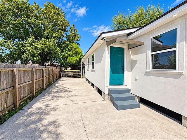 2 bed, 2.0 bath, 800 sqft, $1,600 — Photo 2