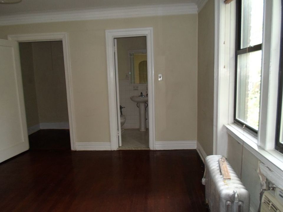 2nd image of 319 W 18th St APT 2G