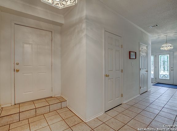 4th image of 700 Ramblewood Dr