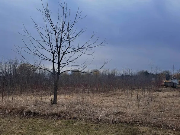 5879 Lake Rd #2, Oshkosh, WI 54902