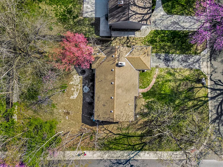 7701MOHAWKDR34_04142025