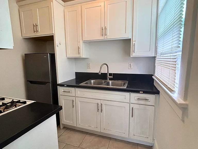 322 Daisy Ave — Photo 5