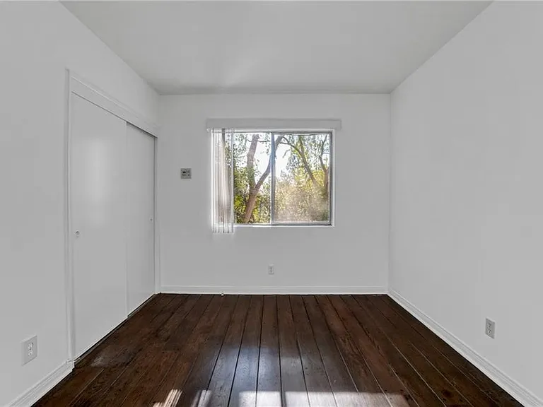 16922 Oak View Dr — Photo 10