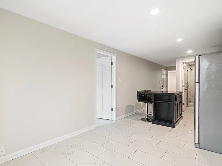 106 W Thompson St #2 — Photo 3