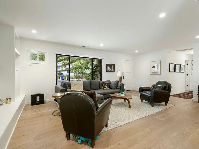4 Arch Way — Photo 8