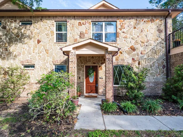 305 Hill Brook Ln, Conroe, TX 77385