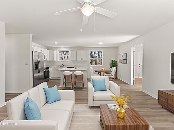 2nd image of 1029 Granada Rd