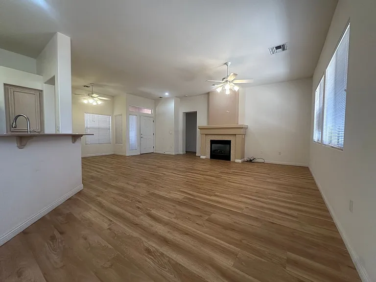 10717 Dover Creek Ave — Photo 10