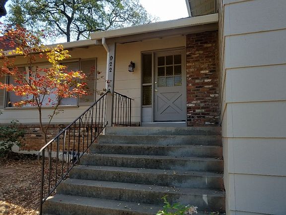 2nd image of 922 King Henry Ct