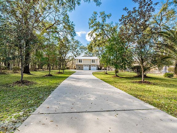 4th image of 498 SW Manatee Ter