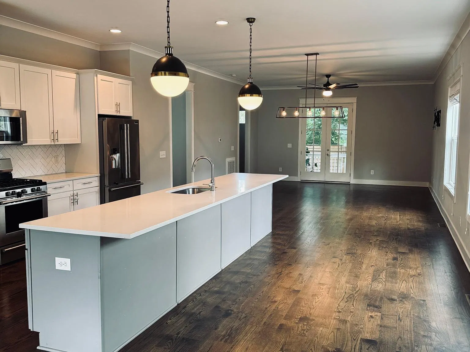 3 bed, 2.5 bath, 2808 sqft, $4,600 — Photo 3
