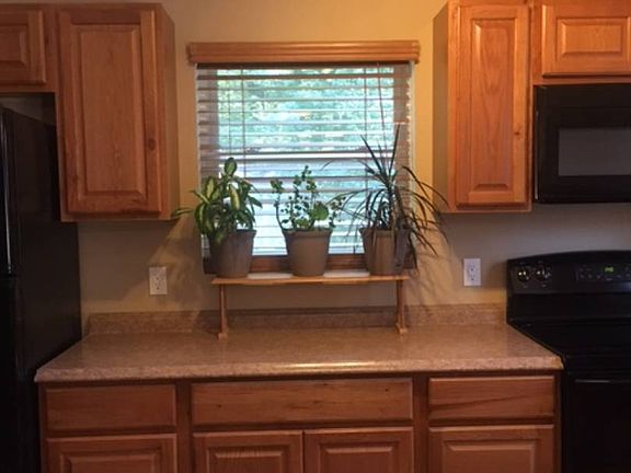 4th image of 135 Arrow Wood Pl